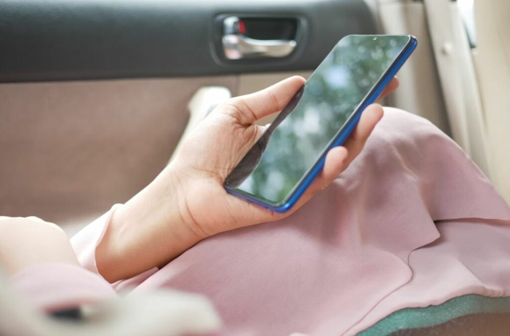 connecter smartphone à voiture